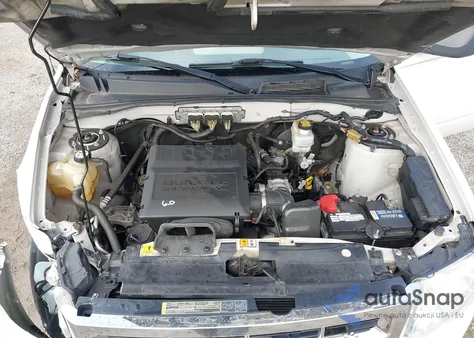 2010 Ford Escape Xlt z USA, uszkodzony, nr VIN 1FMCU0DG9AKA52432